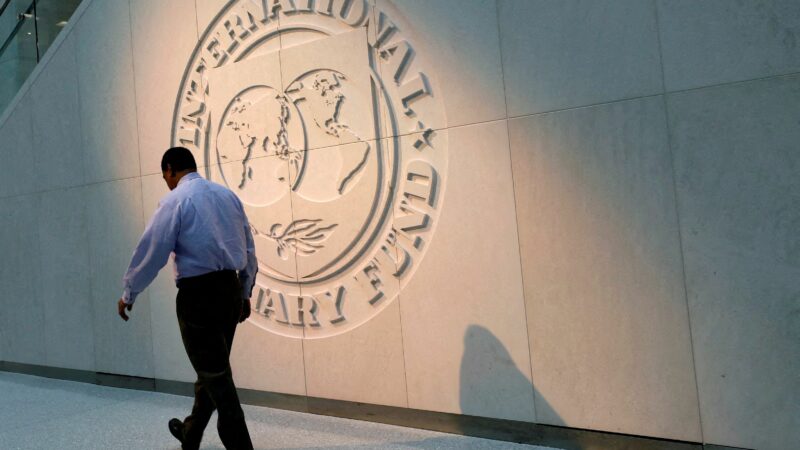 Alta incerteza global dificulta política monetária e pressiona BCs, diz FMI