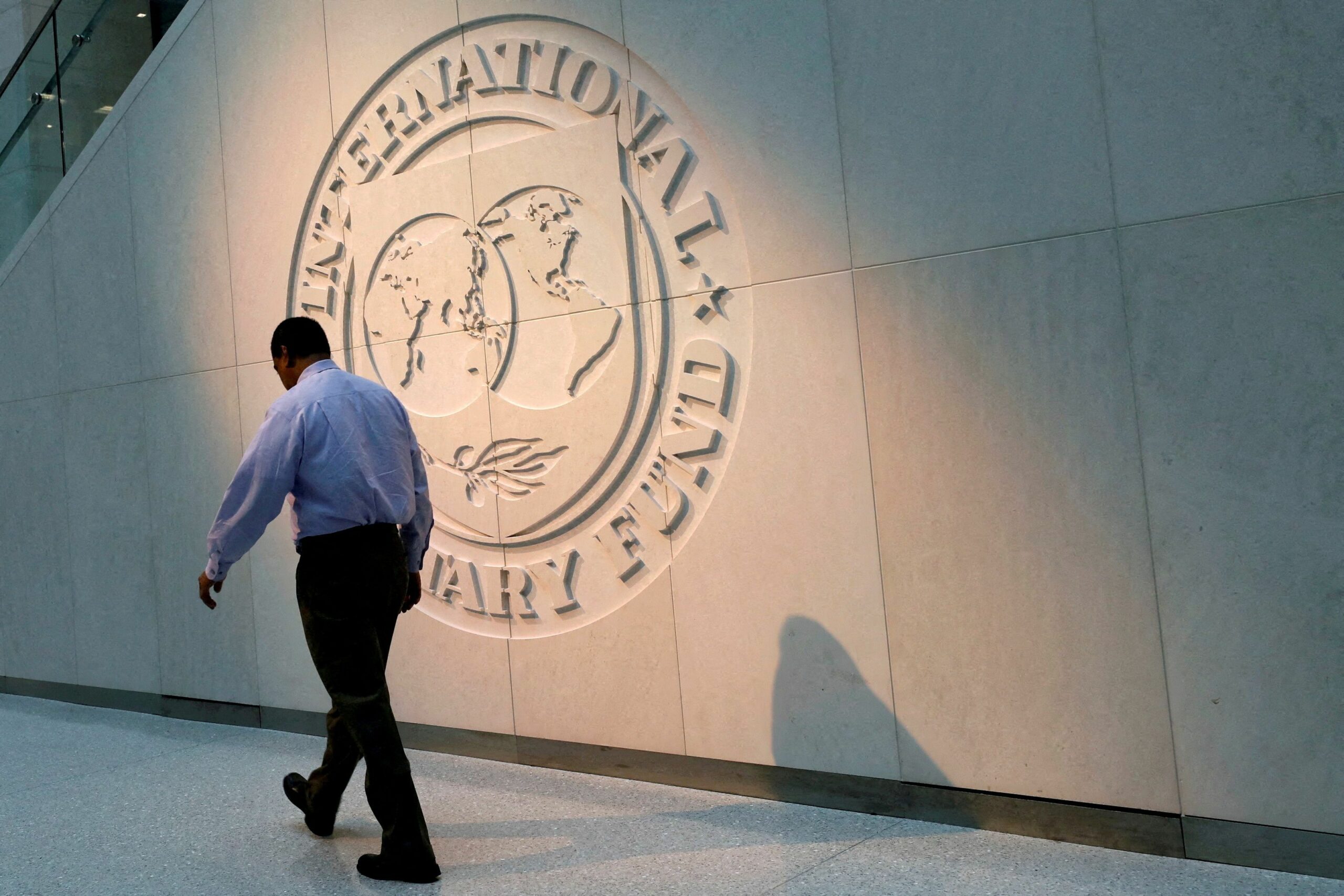 Alta incerteza global dificulta política monetária e pressiona BCs, diz FMI