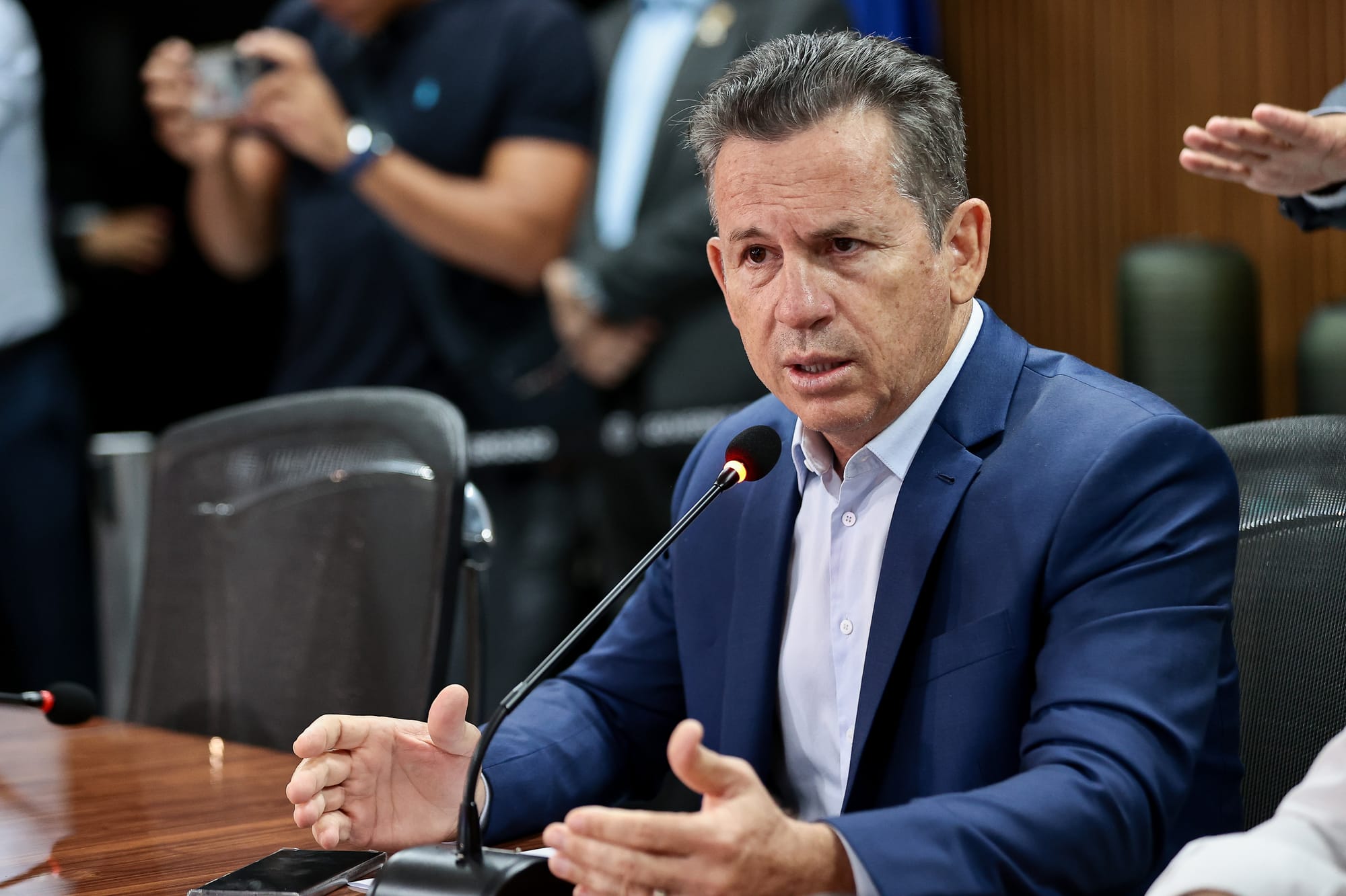Governador critica deputados que apoiam mercadinhos em unidades prisionais e cobra nomes