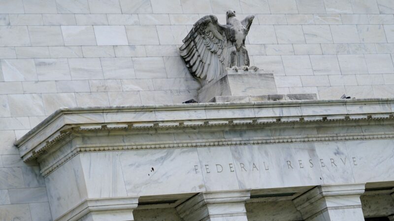Há espaço para cortar juros, mas em ritmo gradual, diz dirigente do Fed