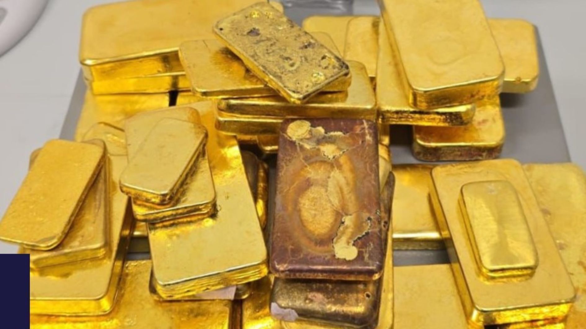 Ouro fecha em queda após recordes recentes