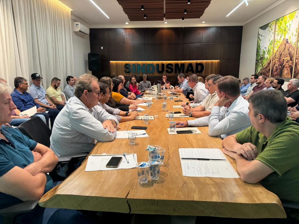 Sema debate novas regras de manejo florestal sustentável com setor madeireiro