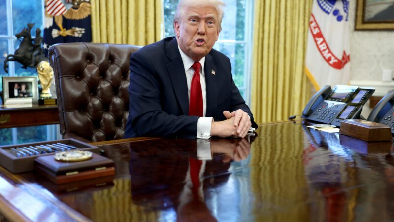 Trump recua de tarifas extras sobre smartphones e computadores