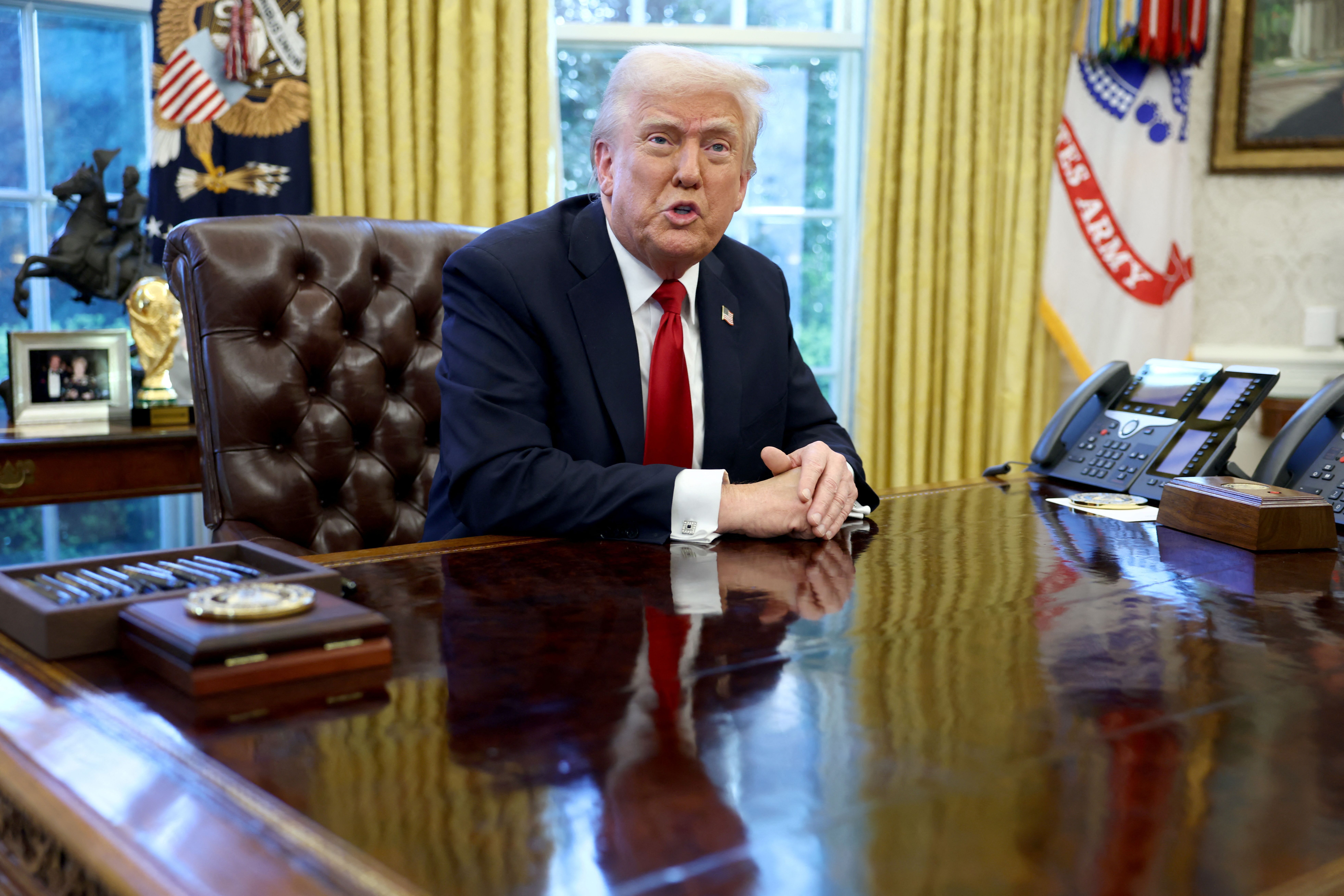 Trump recua de tarifas extras sobre smartphones e computadores