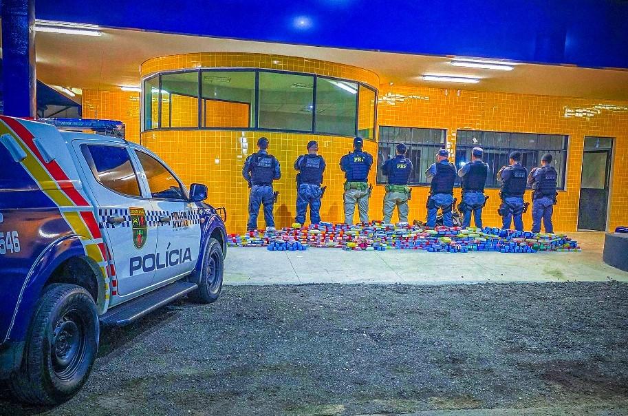 Ação integrada da PM e PRF apreende 244 tabletes de drogas e causa prejuízo de R$ 6 milhões às facções
