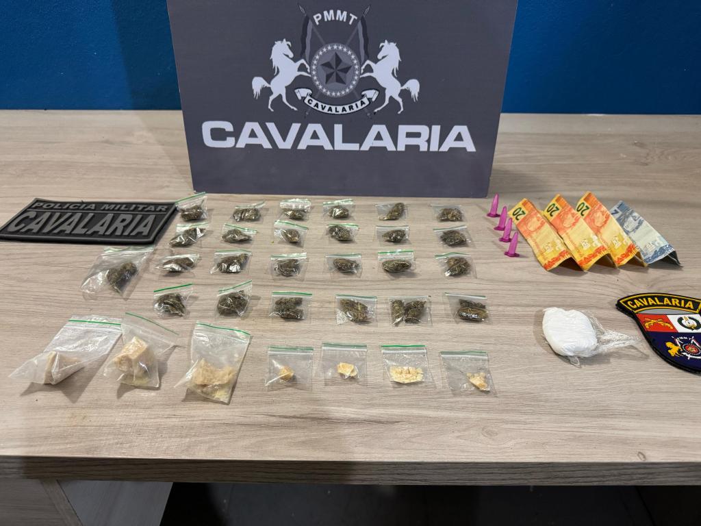 Cavalaria da PM apreende adolescente e prende homem por tráfico de drogas em Lucas do Rio Verde
