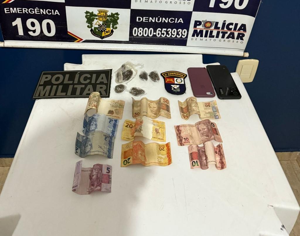 Polícia Militar detém três pessoas por tráfico e apreende porções de drogas