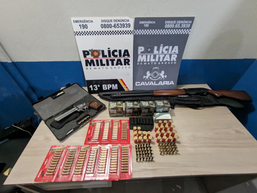 Cavalaria da PM prende homem por ameaça, apreende armas e 211 munições