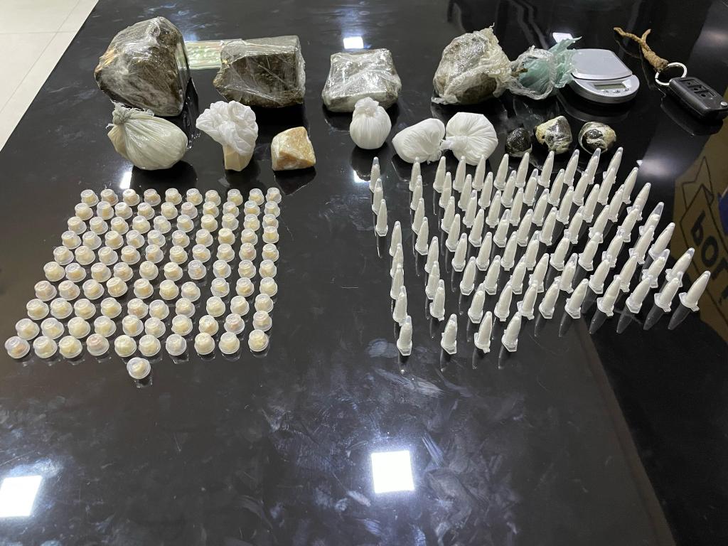 Polícia Civil prende traficante com cerca de 200 porções de entorpecentes
