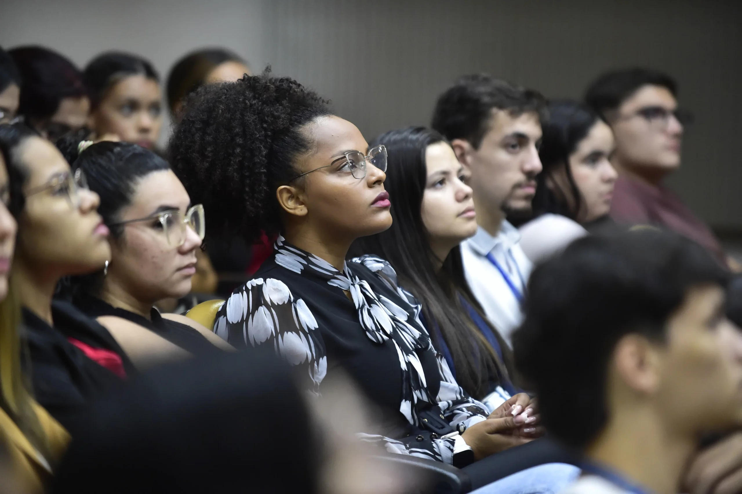Estagiários do TJMT participam da “Oficina Jurídica com IA: do peticionamento ao julgamento”