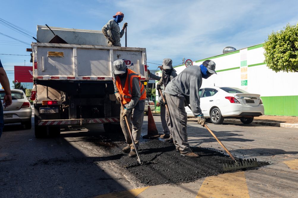 Tapa-buraco mobiliza 15 equipes e atende mais de 50 vias no CPA