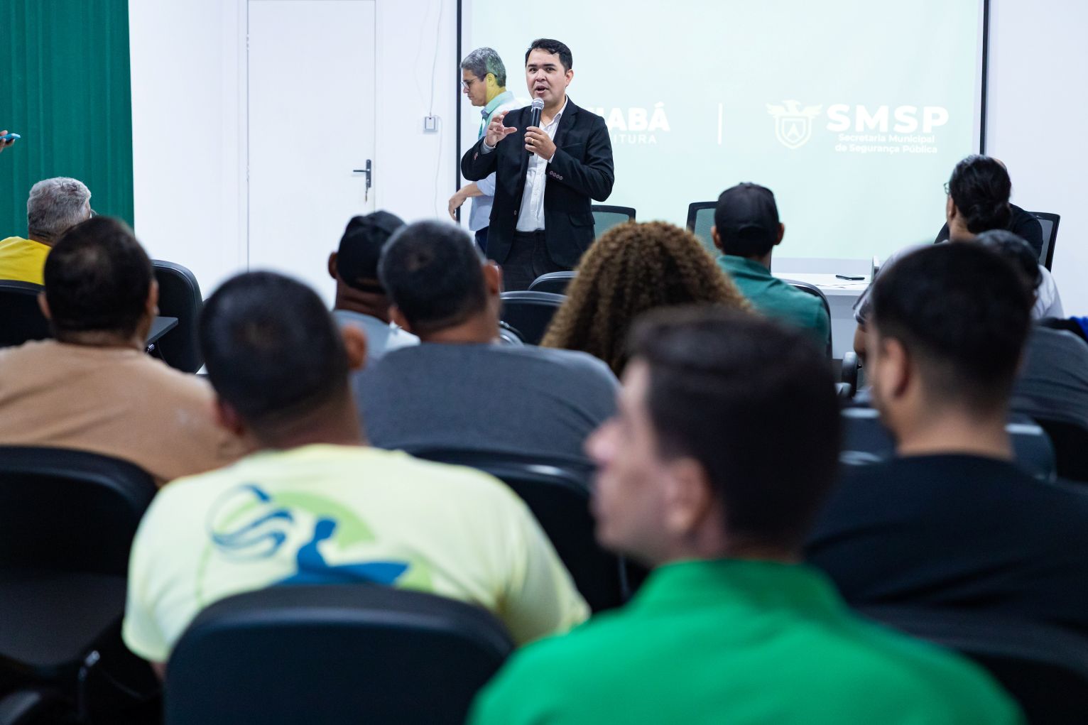 Vigilantes de unidade de saúde participam de curso de qualificação