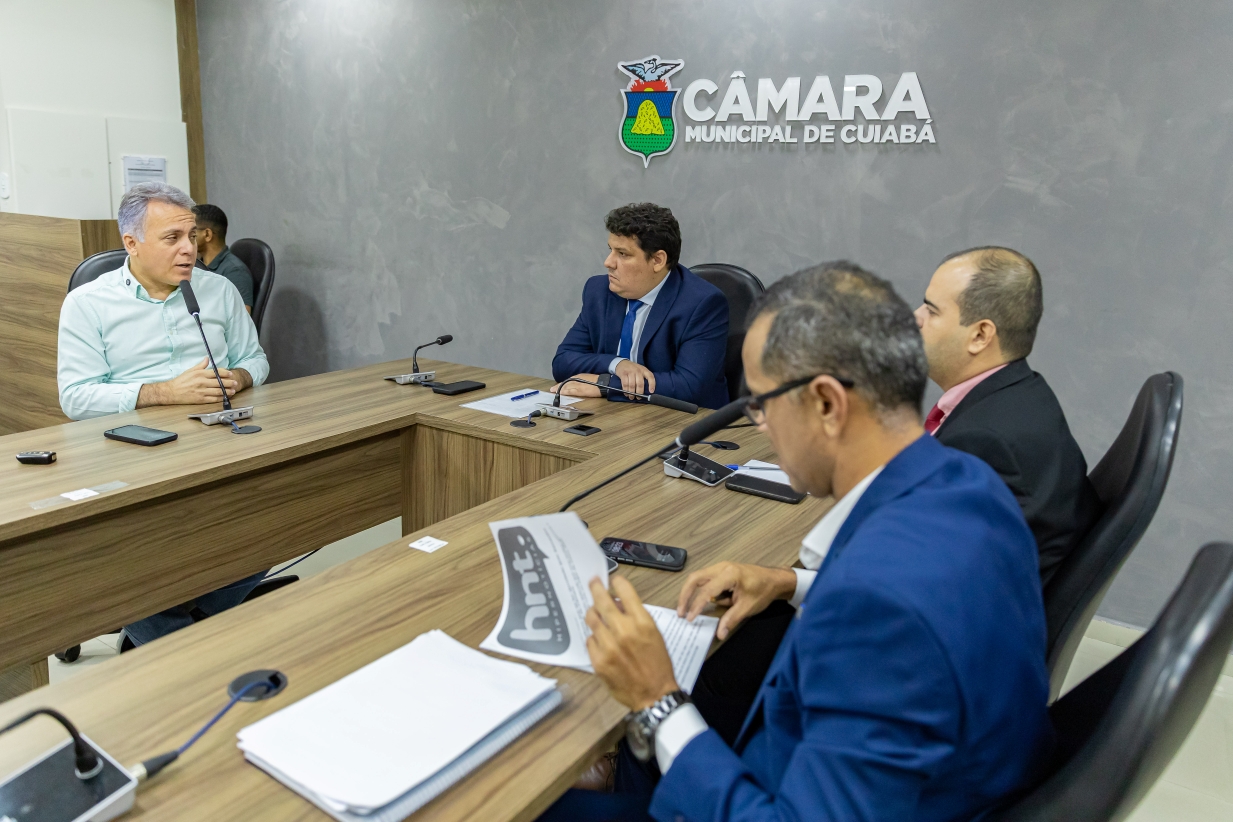 Secretário participa de Comissão de Obras Públicas e apresenta balanço de ações