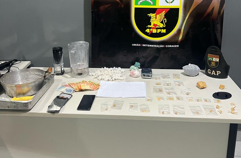 Polícia Militar prende cinco homens por tráfico e apreende mais de cem porções de drogas em VG