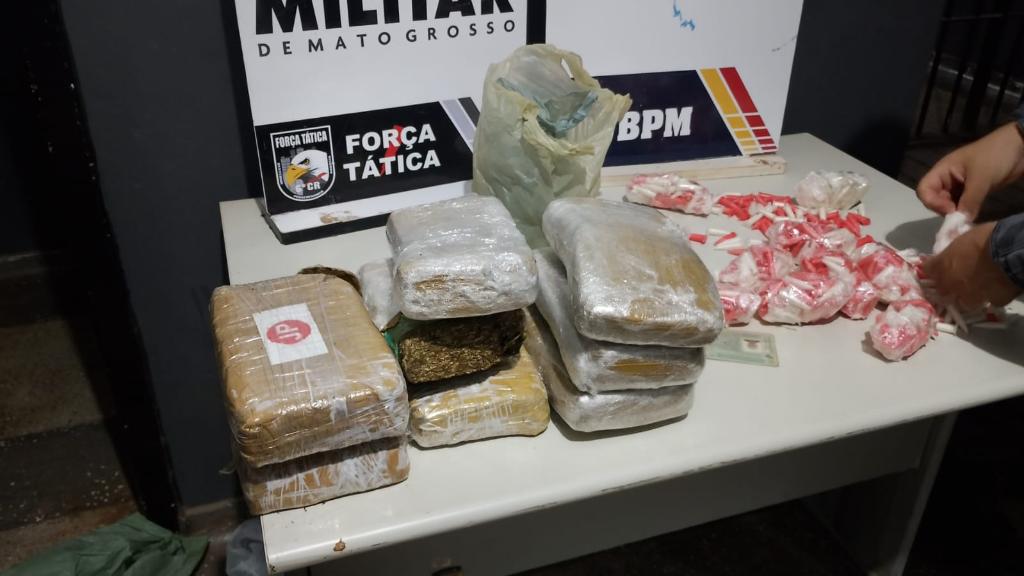 PM apreende oito tabletes de maconha, 576 porções de cocaína e prende faccionado