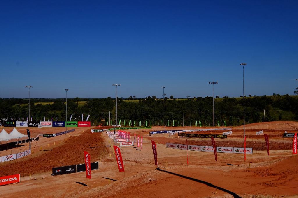“Pista de motocross foi construída para proporcionar espetáculos e valorizar habilidade dos pilotos”, afirma construtor