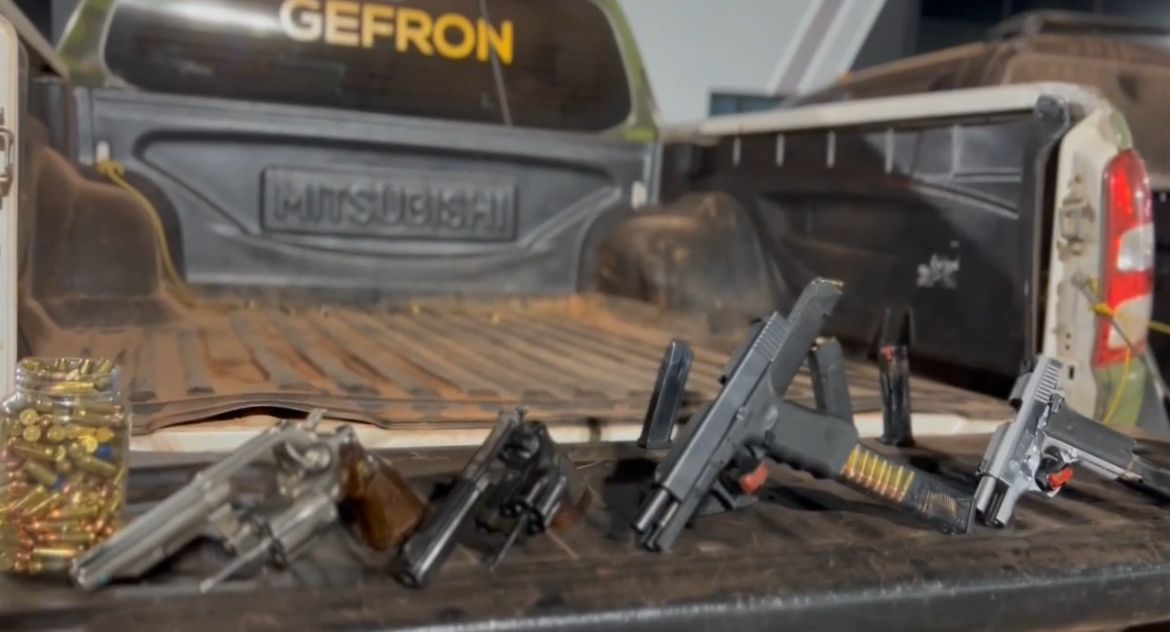 Forças de segurança apreendem arsenal e causam prejuízo de mais de R$ 118 mil às facções criminosas