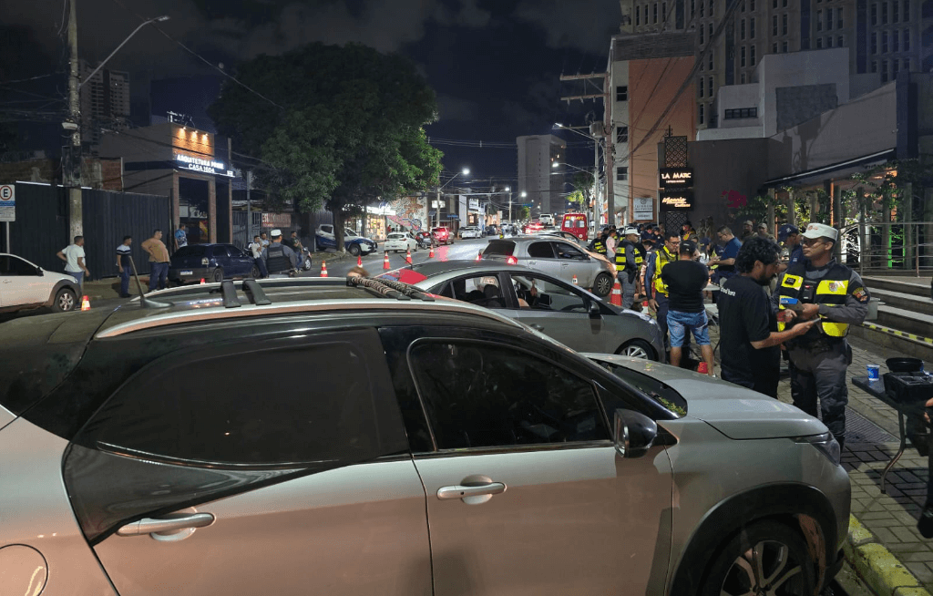 Duas edições da Operação Lei Seca resultam na prisão de 13 motoristas embriagados na madrugada deste domingo (25)