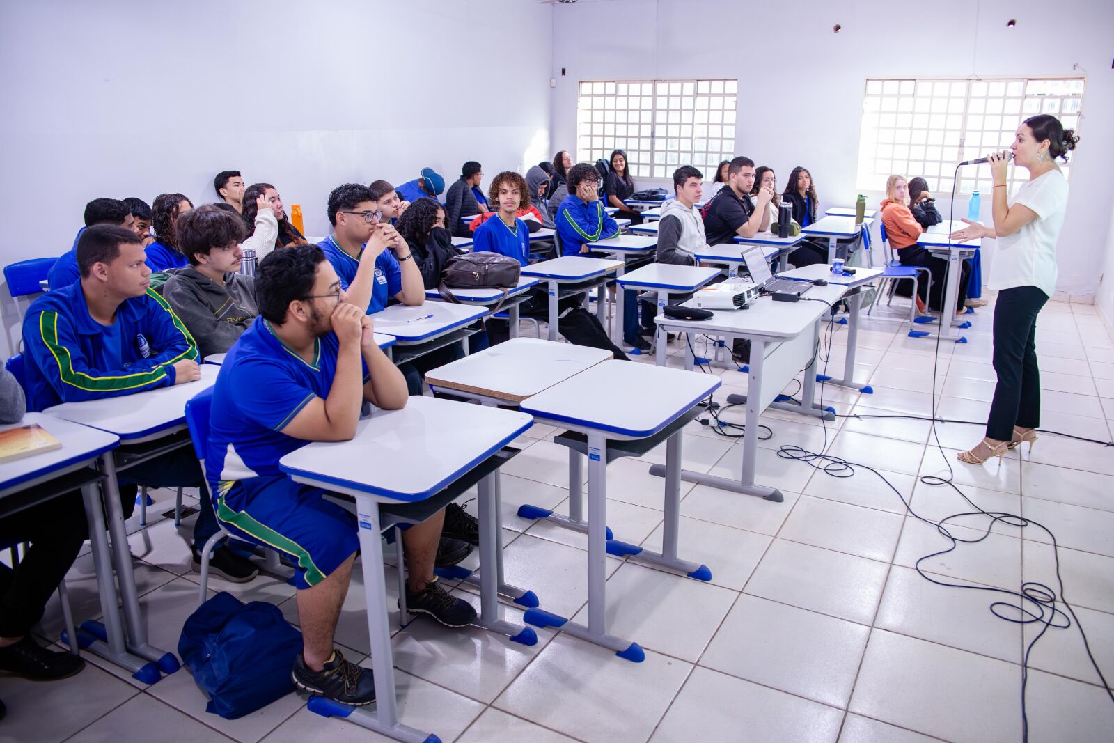 ALMT leva projeto Educação Legislativa em Movimento à Escola Cesário Neto