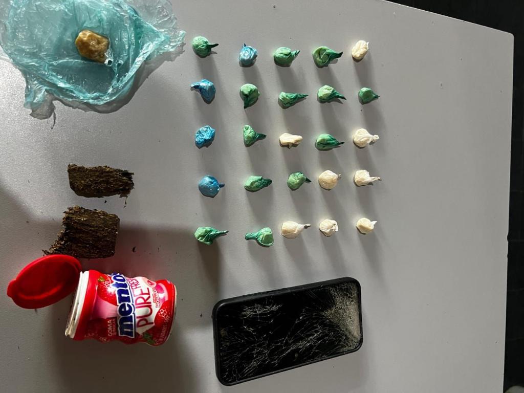 Polícia Militar prende homem com 25 porções de pasta base em Araputanga