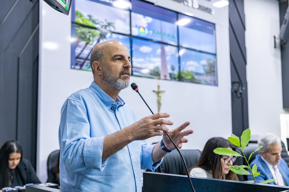 Secretário assegura entrega de 100% dos uniformes e kits escolares este mês