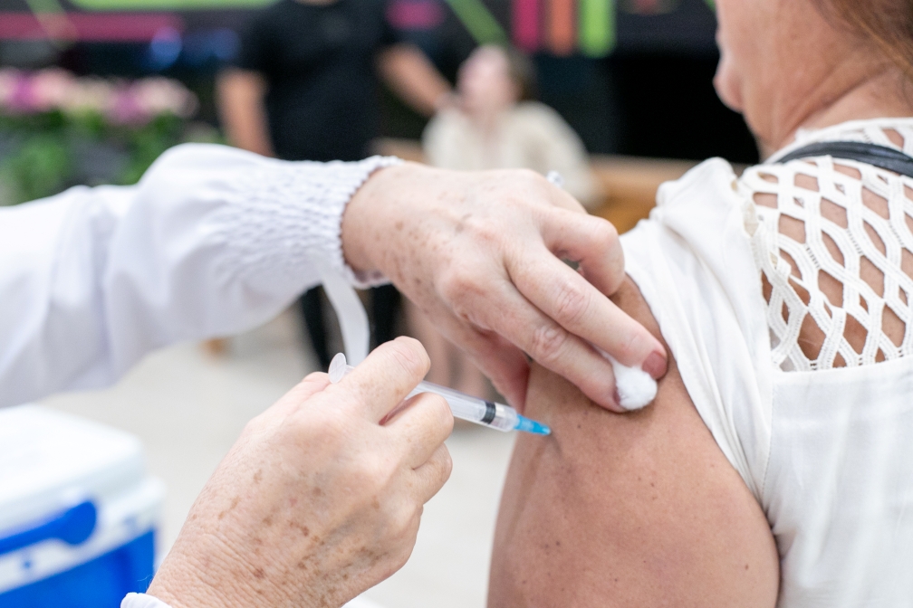 Vacina contra a Influenza é oferecida aos sábados em três shoppings de Cuiabá