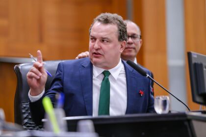 Assembleia aprova projeto que impede exercício de mandato parlamentar a condenados por pedofilia