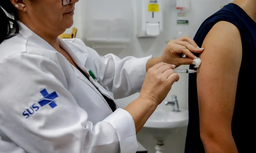 Casos de gripe em MT registram aumento e índice de vacinação entre grupos prioritários é baixo