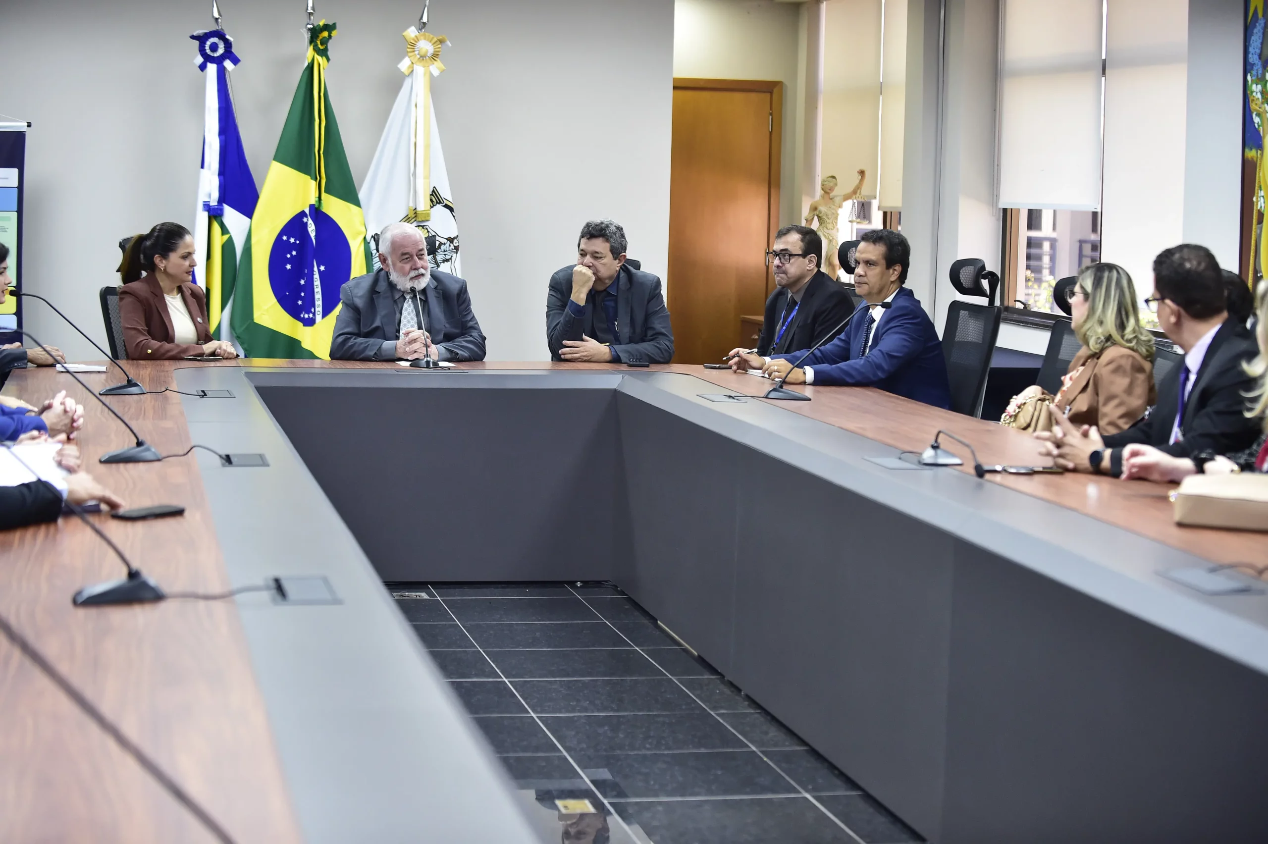 Presidente e corregedor-geral recebem comitiva da OAB e debatem melhorias para comarcas do interior