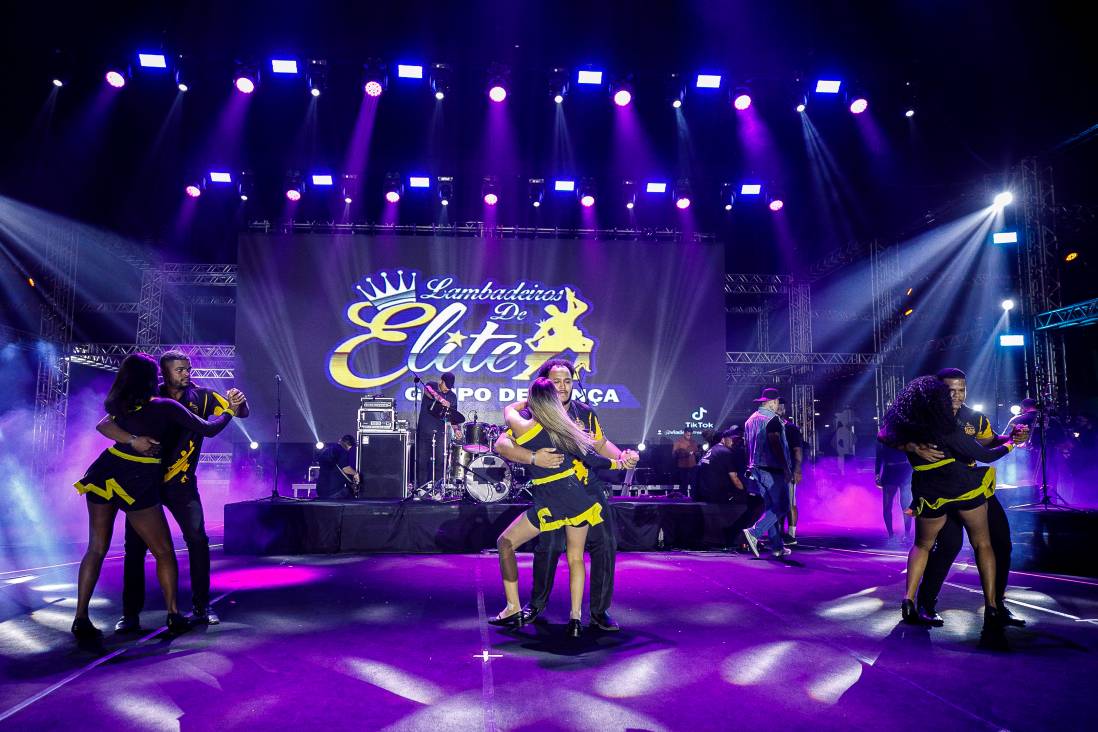 Milhares de pessoas curtem Festival Chico Gil de Lambadão na Expoagro