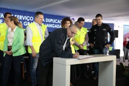 ALMT participa de assinatura de ordem de serviço para duplicação da BR-163 no trecho entre Várzea Grande e Jangada