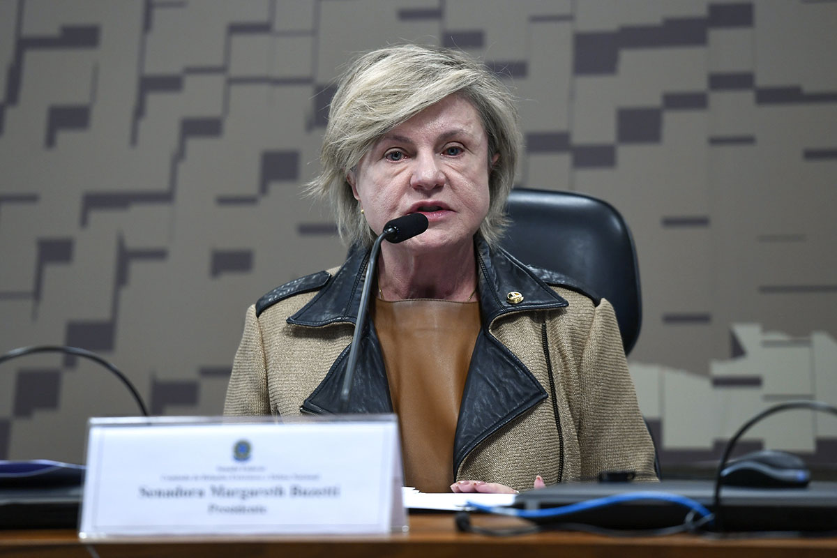 Senadora de Mato Grosso chama Eduardo Bolsonaro de “moleque”