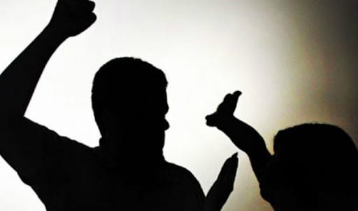 Homem é preso após espancar e ameaçar decapitar ex-mulher em MT: “vou beber seu sangue”