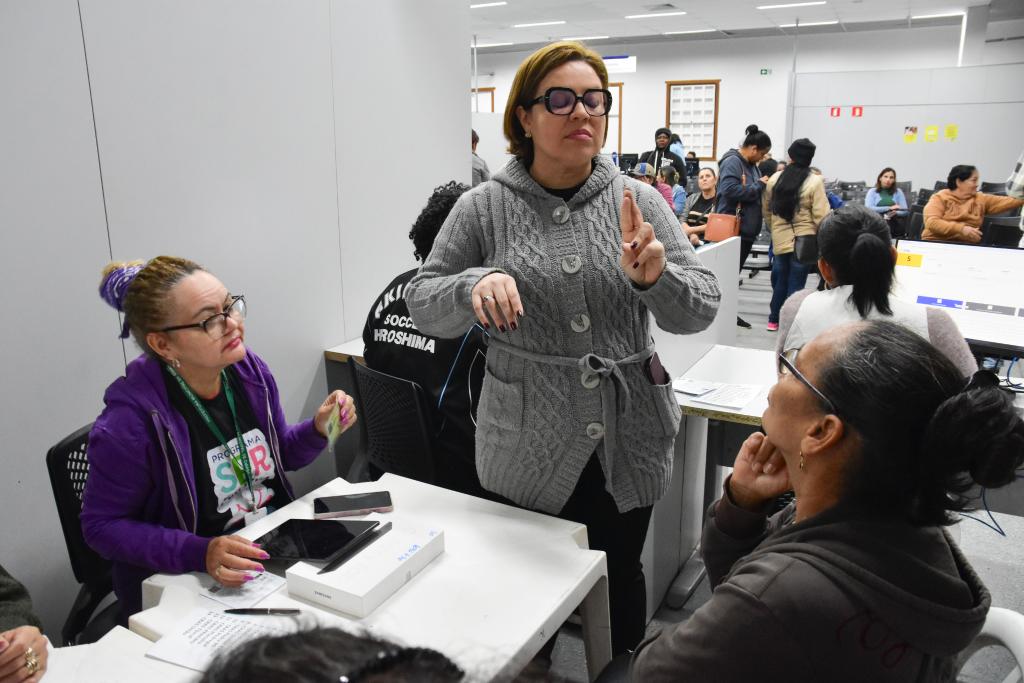 Central de Intérprete de Libras garante acessibilidade durante Mutirão do Programa SER Família em Cuiabá