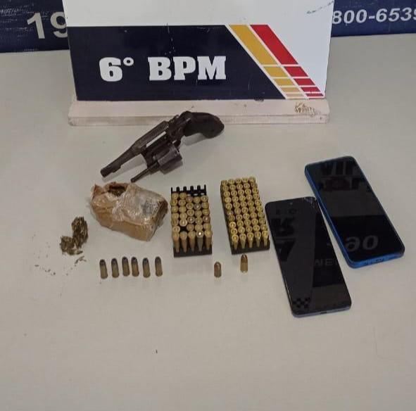 PM detém quatro faccionados, apreende arma de fogo e 89 munições