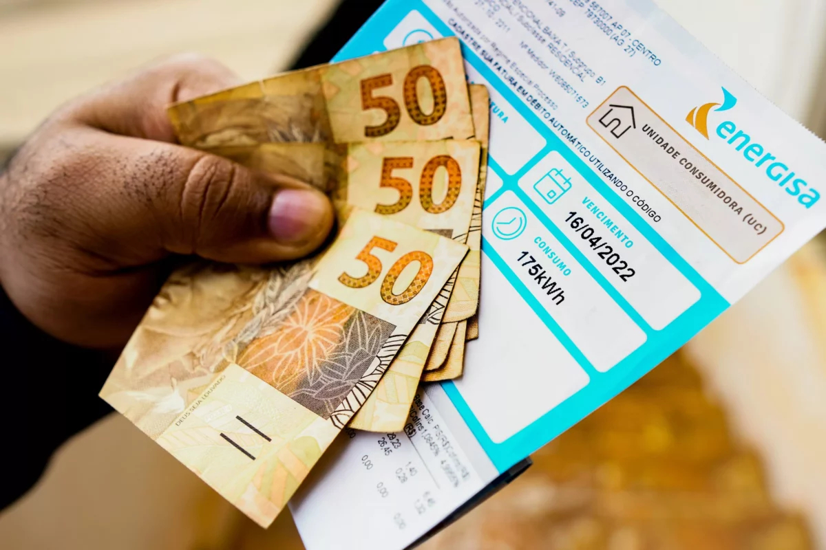 Conta de luz sobe e pressiona prévia da inflação