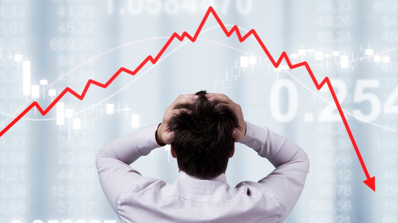 Bolsa em queda e fuga de capitais após operação da PF contra Bolsonaro