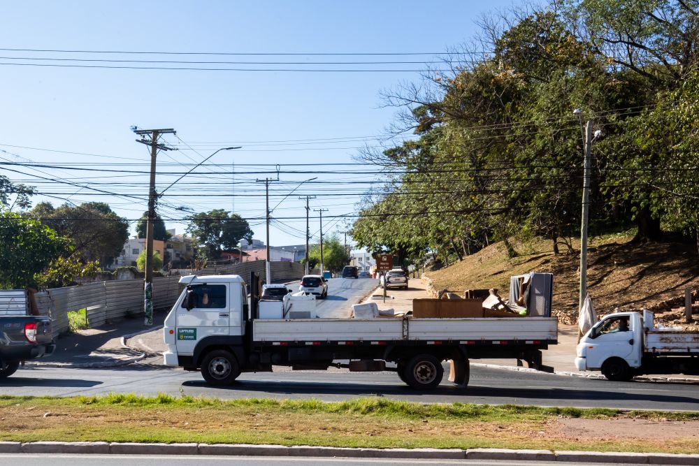 Prefeitura leva cata-treco ao CPA III, Santa Inês, Cohab Nova e outros 15 bairros