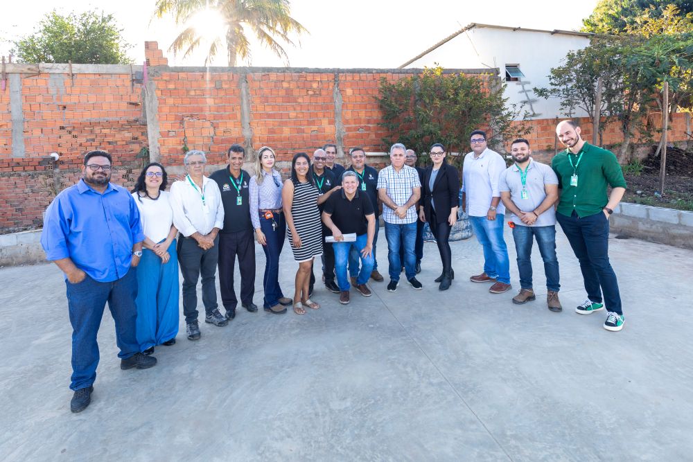 Primeira-dama e secretários lançam obra no Residencial Sucuri