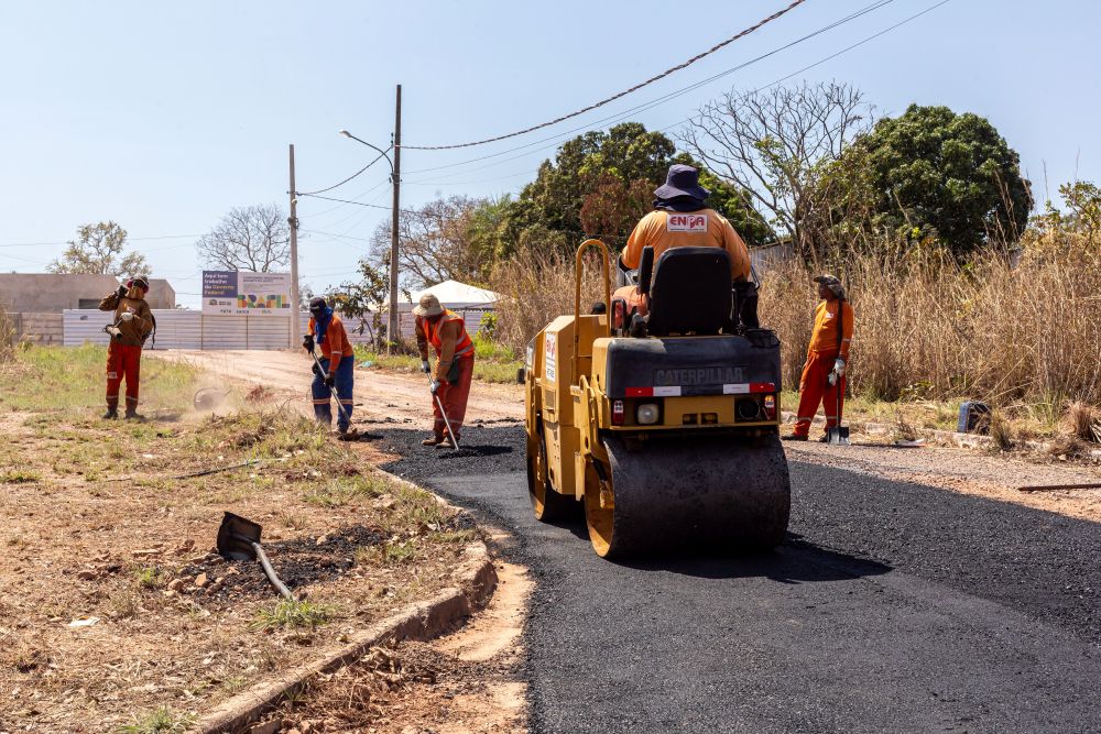 Prefeitura de Cuiabá faz recapeamento no Residencial Tropical Ville