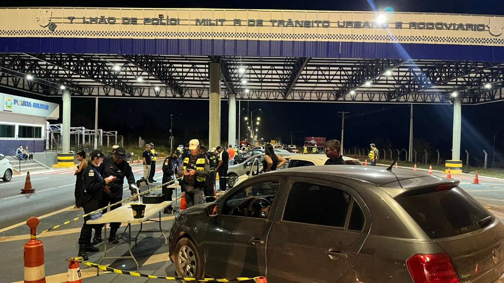 Lei Seca prende quatro condutores e remove 22 veículos na estrada de Chapada dos Guimarães