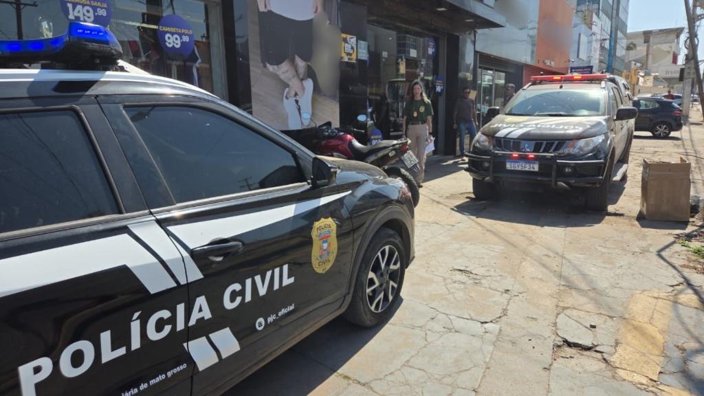 Polícia Civil apreende milhares de peças de roupas falsificadas em outlets de Cuiabá e Várzea Grande