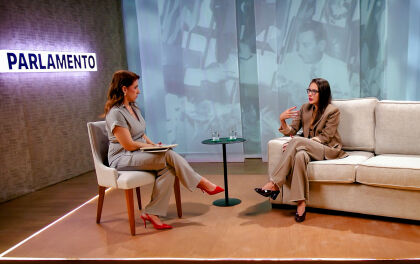Deputada Janaina Riva é a convidada do 5º episódio do programa Parlamento, na TVAL