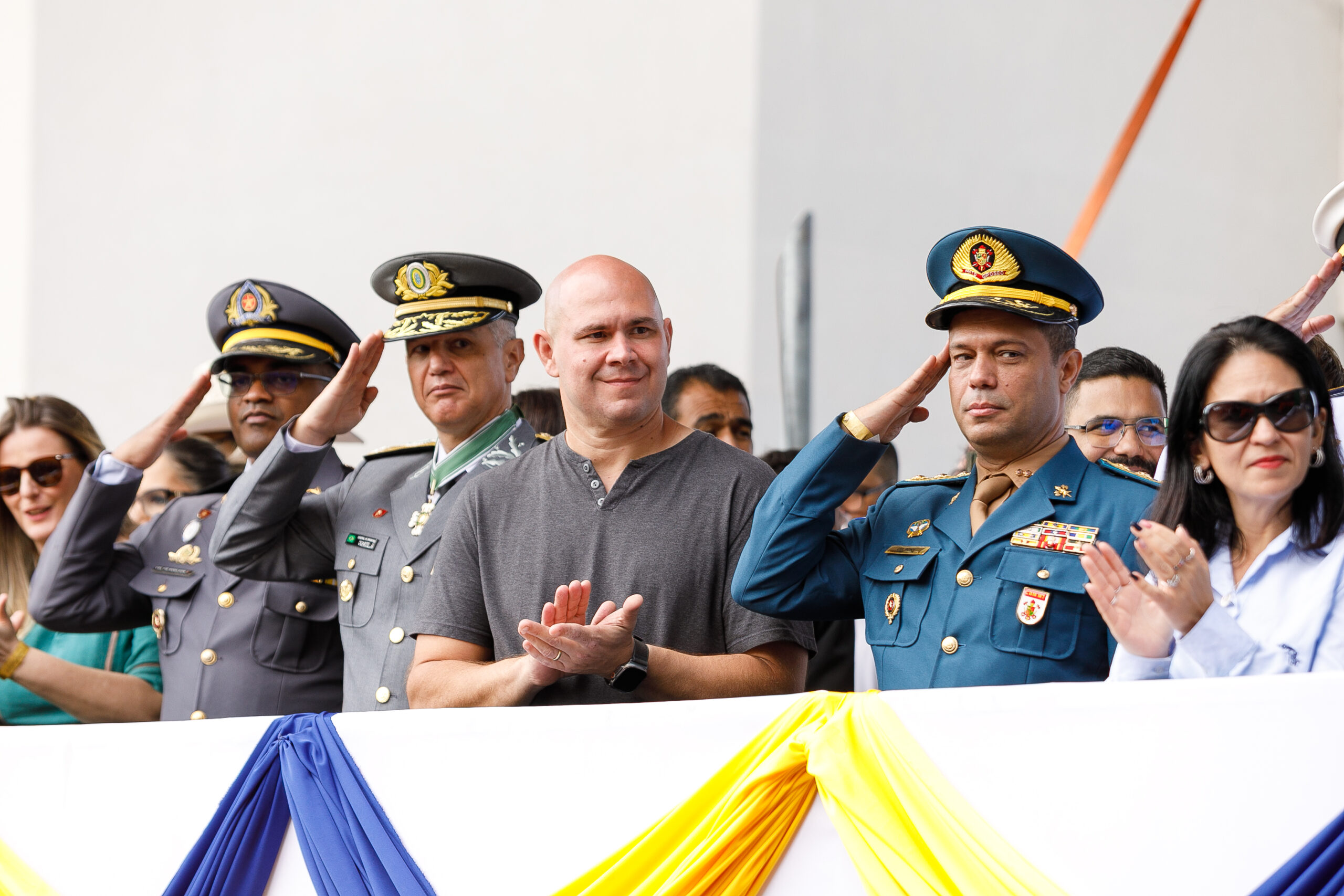 Prefeito celebra patriotismo e memória afetiva no desfile cívico de 7 de Setembro