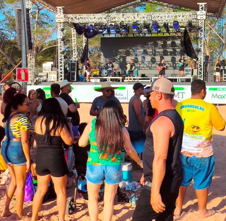 Festival lotou a praia de Embaúbas