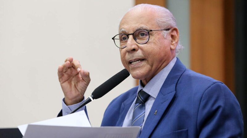 Deputado chama Abilio de ‘Mãe Dináh do Pantanal’ após previsão sobre eleição