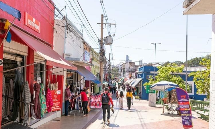 Em ritmo de crescimento, intenção de consumo das famílias sobe 1,3% em setembro