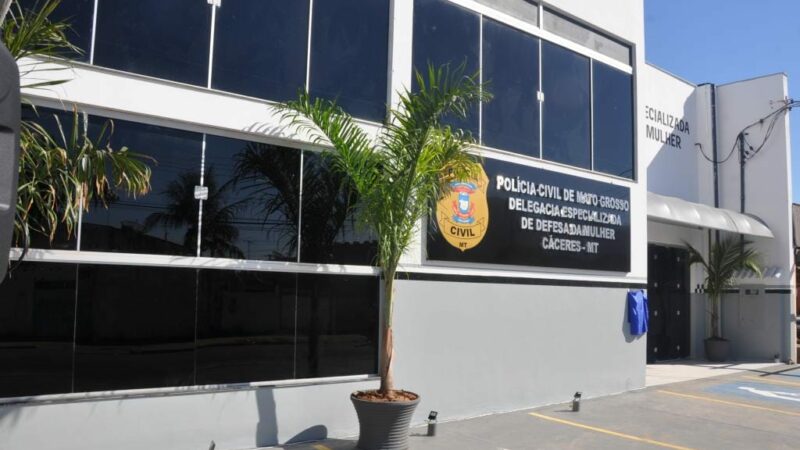 Mãe que jogou água quente no filho de 10 anos é presa; criança ficou internada por uma semana