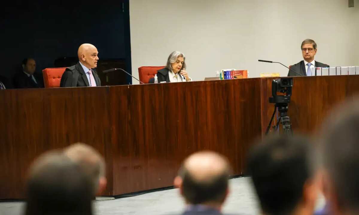 Moraes vota para condenar Bolsonaro e 7 corréus por tentativa de golpe