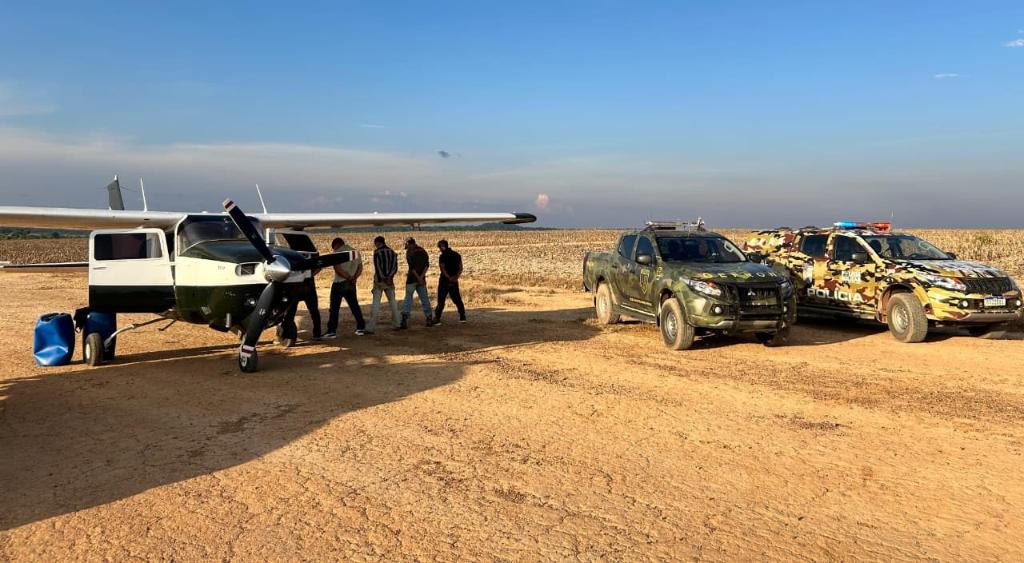 Gefron e PM apreendem aeronave e prendem seis em operação integrada contra o tráfico de drogas